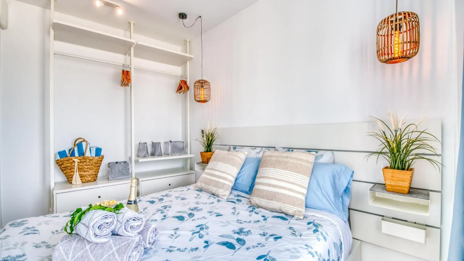 Beachfront Apartment With Sea Views Алькудия