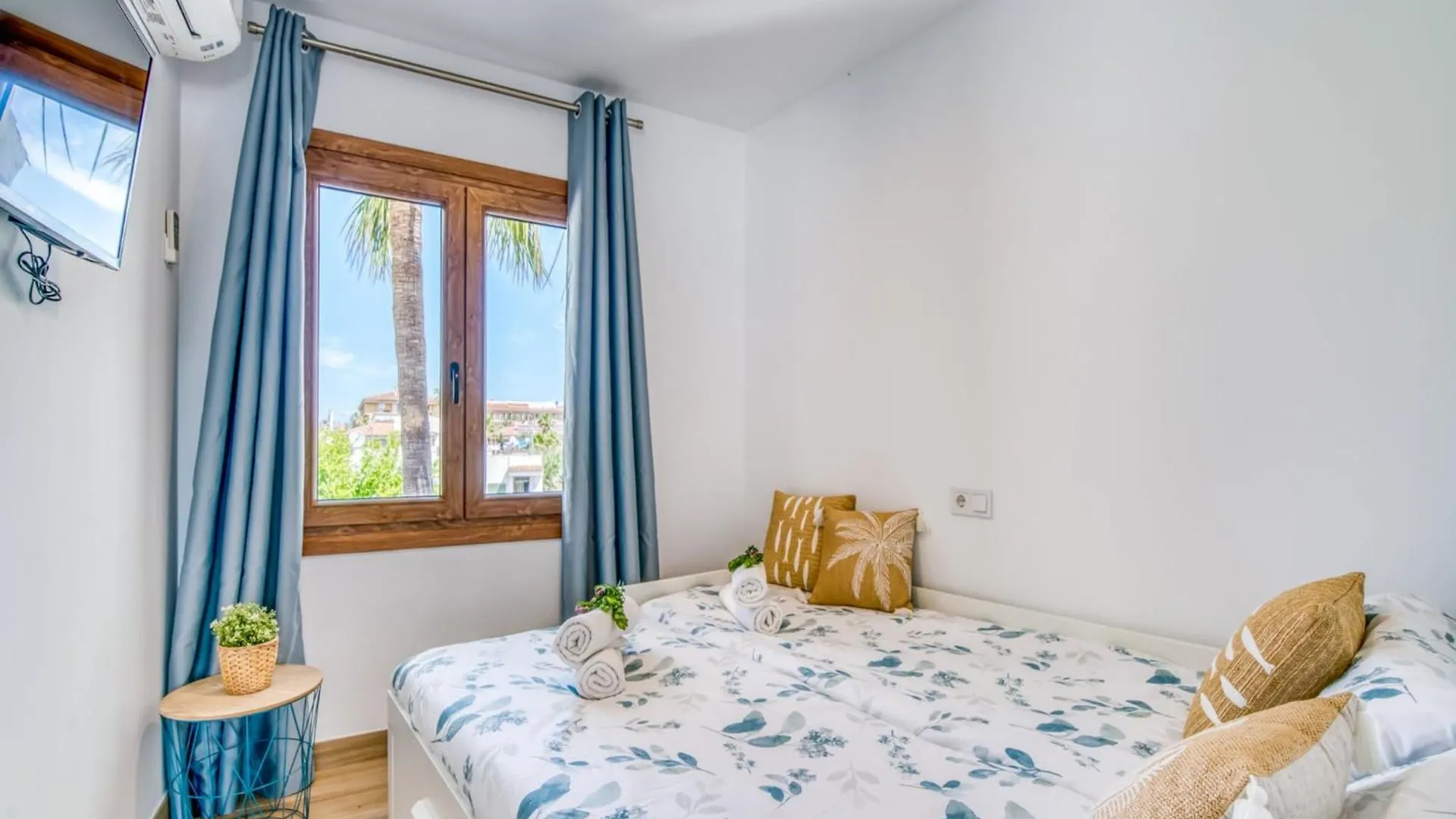 אלקודיה Beachfront Apartment With Sea Views 0*,