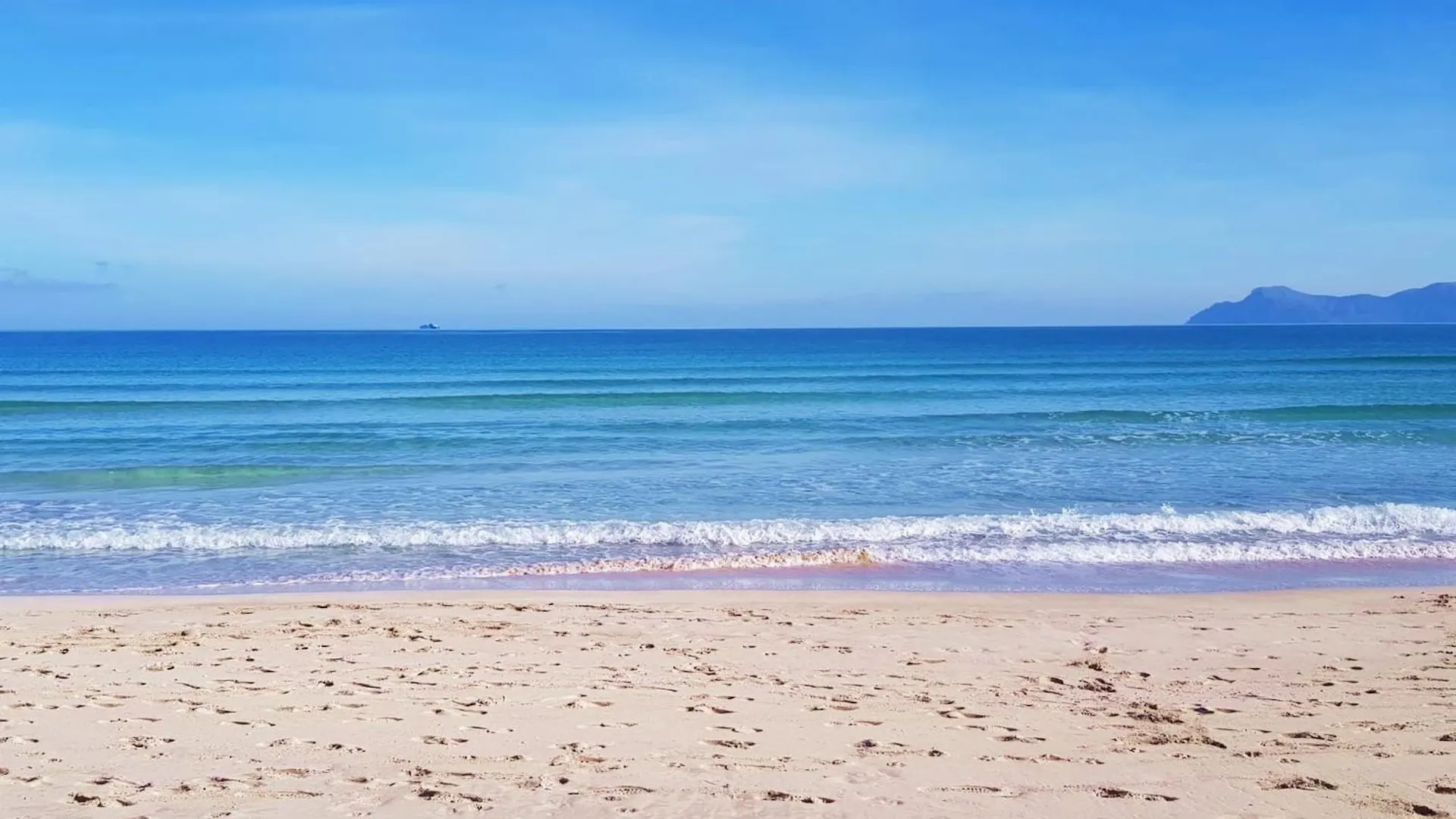 Beachfront Apartment With Sea Views Алькудия