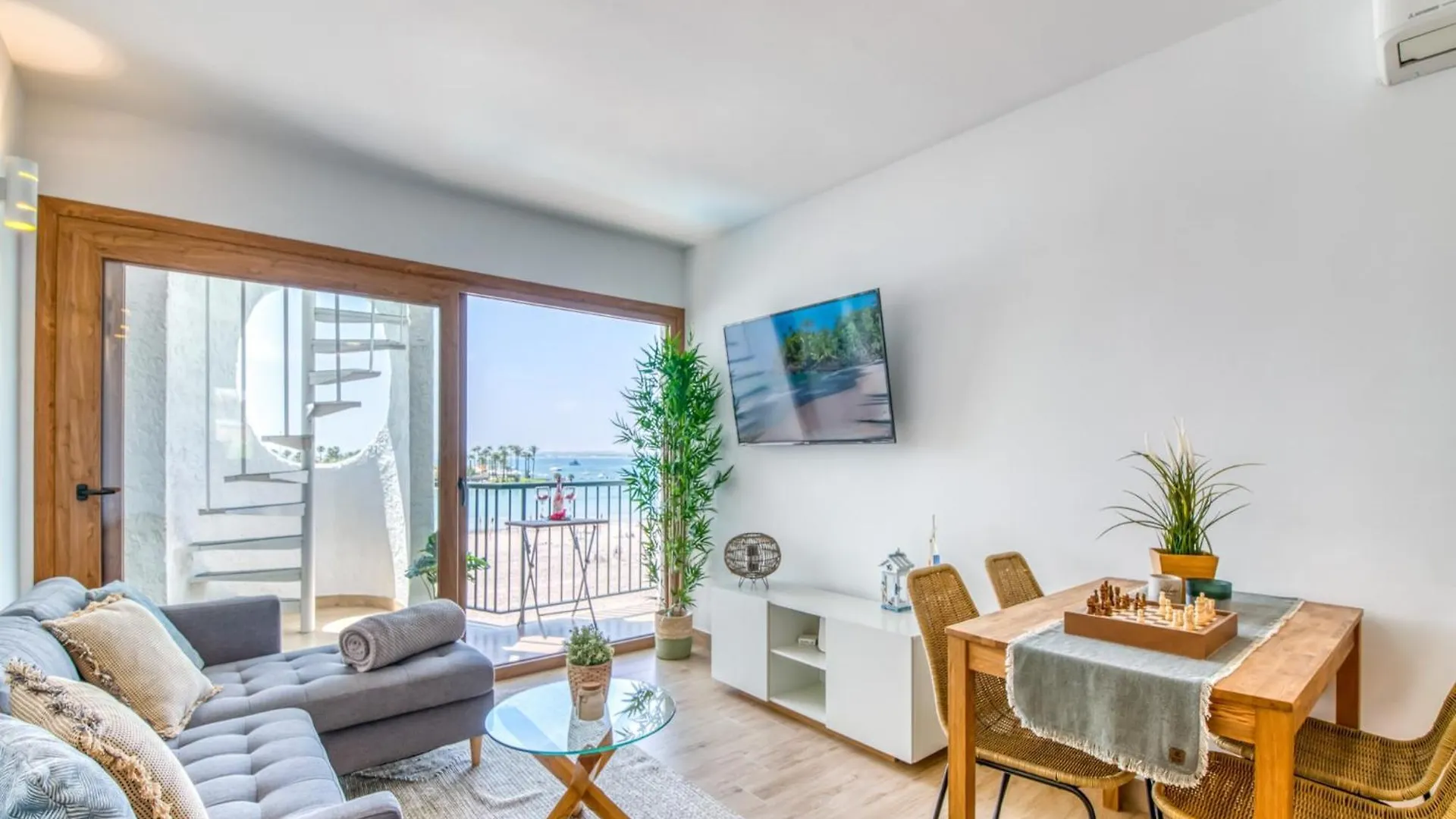 Beachfront Apartment With Sea Views Алькудия Испания