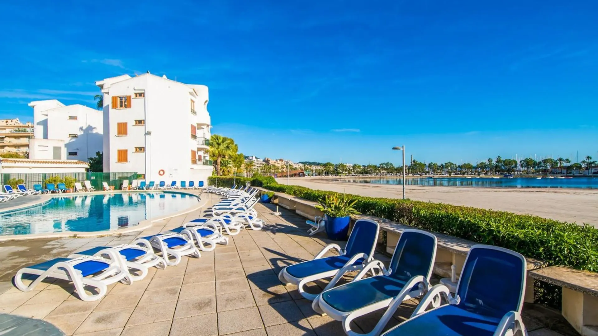Beachfront Apartment With Sea Views Алькудия